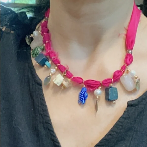 “Silk and stones “ Necklace - Picture 5 of 10